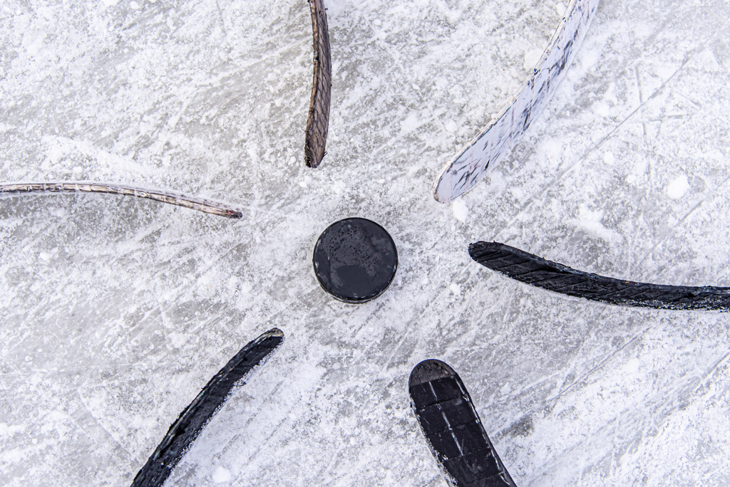 hockey-pass-the-puck
